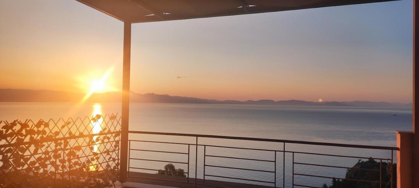 Simply Meraki Gytheian Apt With Panoramic Sea View Гитион Экстерьер фото